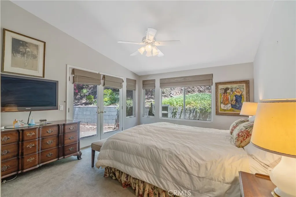3818 Hayvenhurst Avenue, Encino, California 91436 home-pic-20