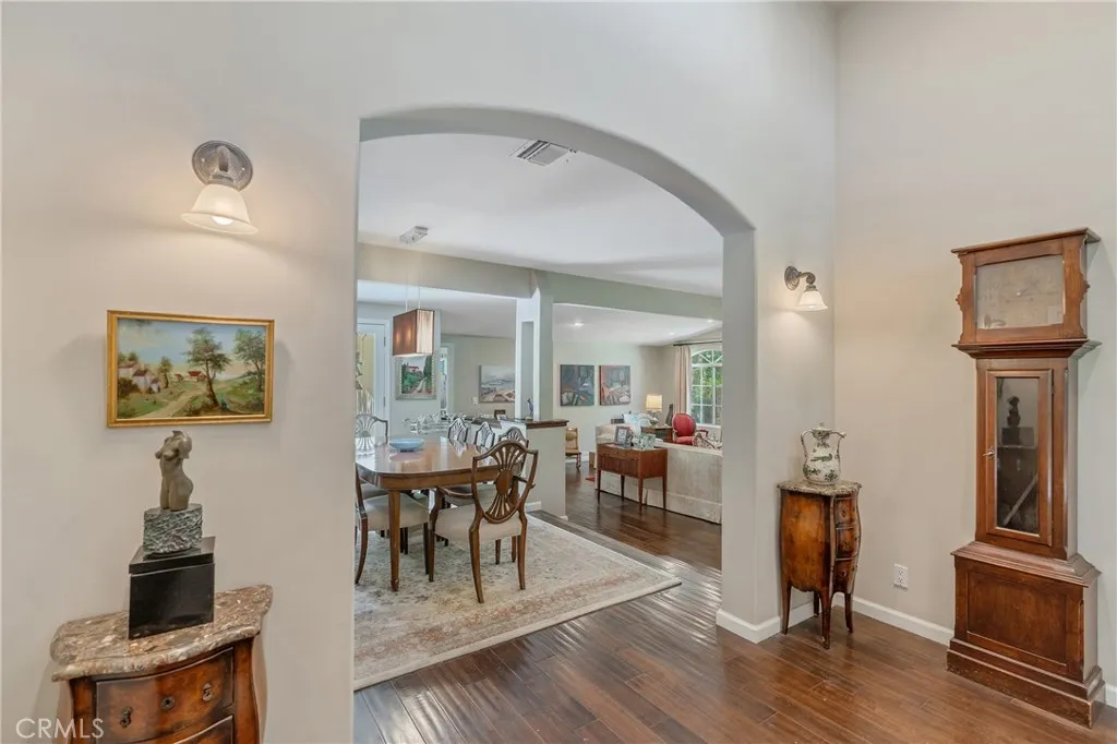 3818 Hayvenhurst Avenue, Encino, California 91436 home-pic-7