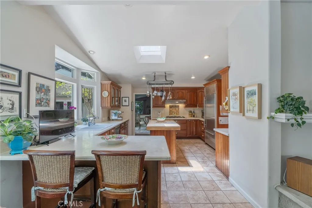 3818 Hayvenhurst Avenue, Encino, California 91436 home-pic-19