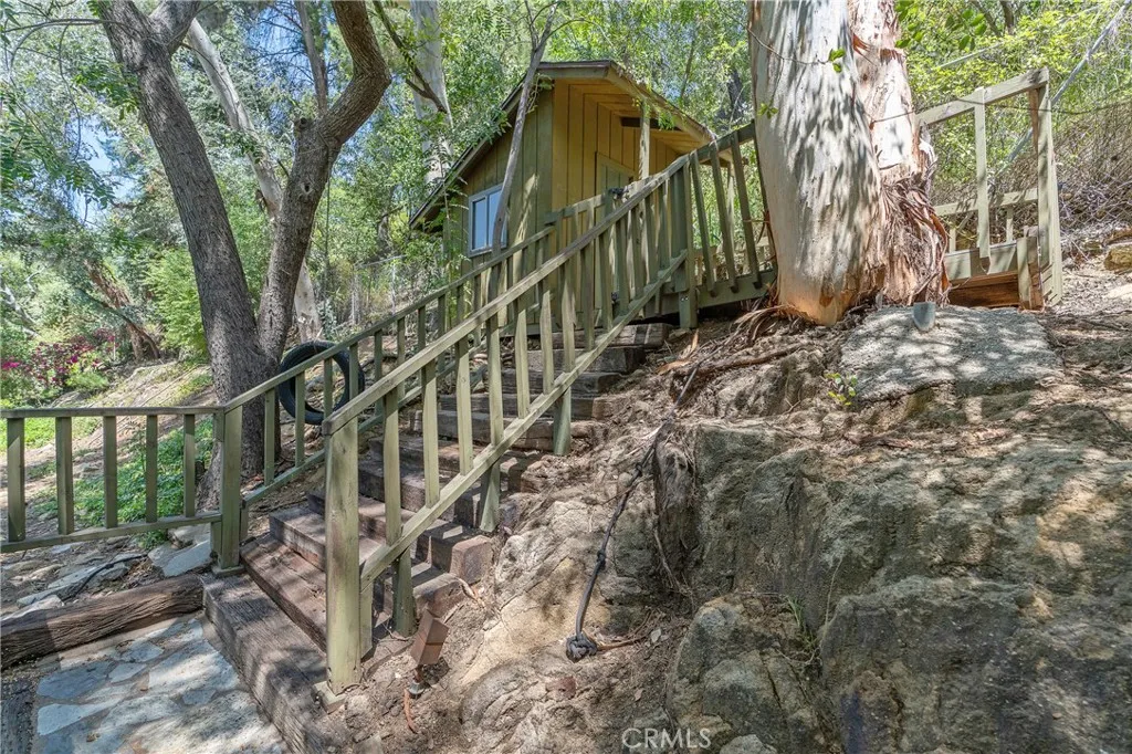 3818 Hayvenhurst Avenue, Encino, California 91436 home-pic-32