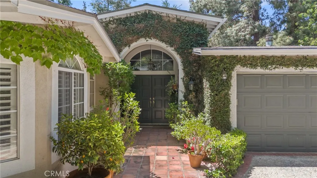 3818 Hayvenhurst Avenue, Encino, California 91436 home-pic-3