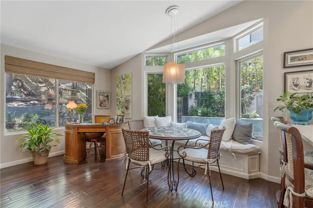 3818 Hayvenhurst Avenue, Encino, California 91436 home-pic-18