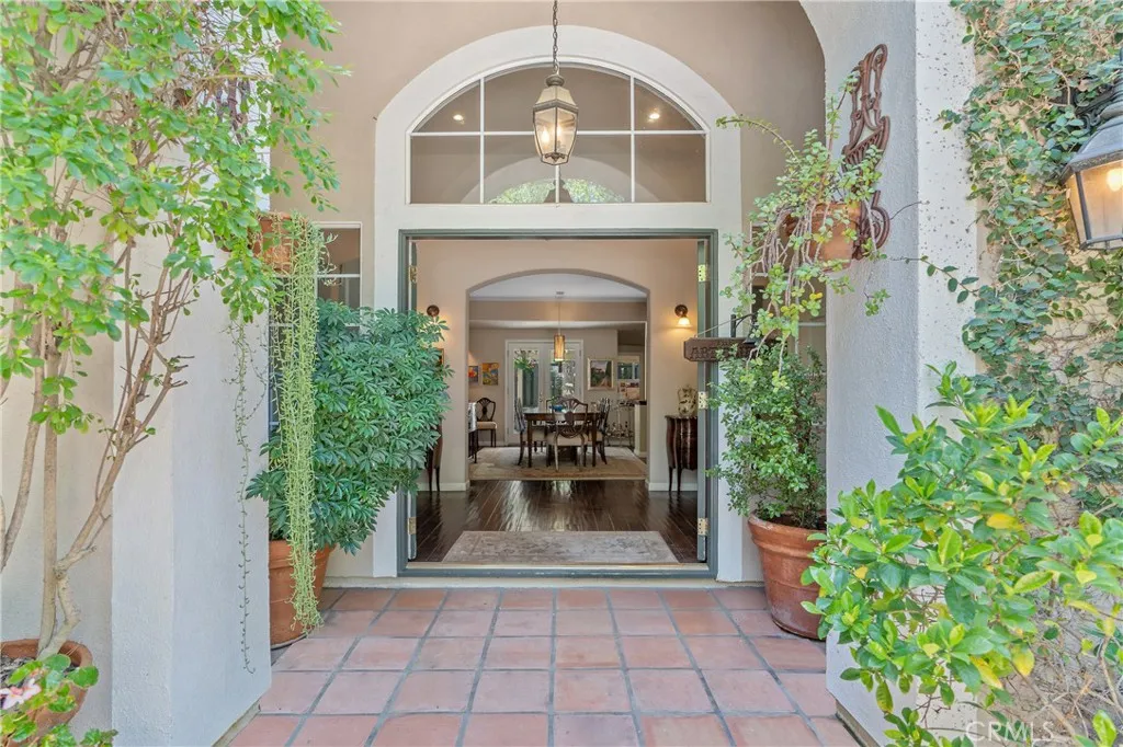 3818 Hayvenhurst Avenue, Encino, California 91436 home-pic-5