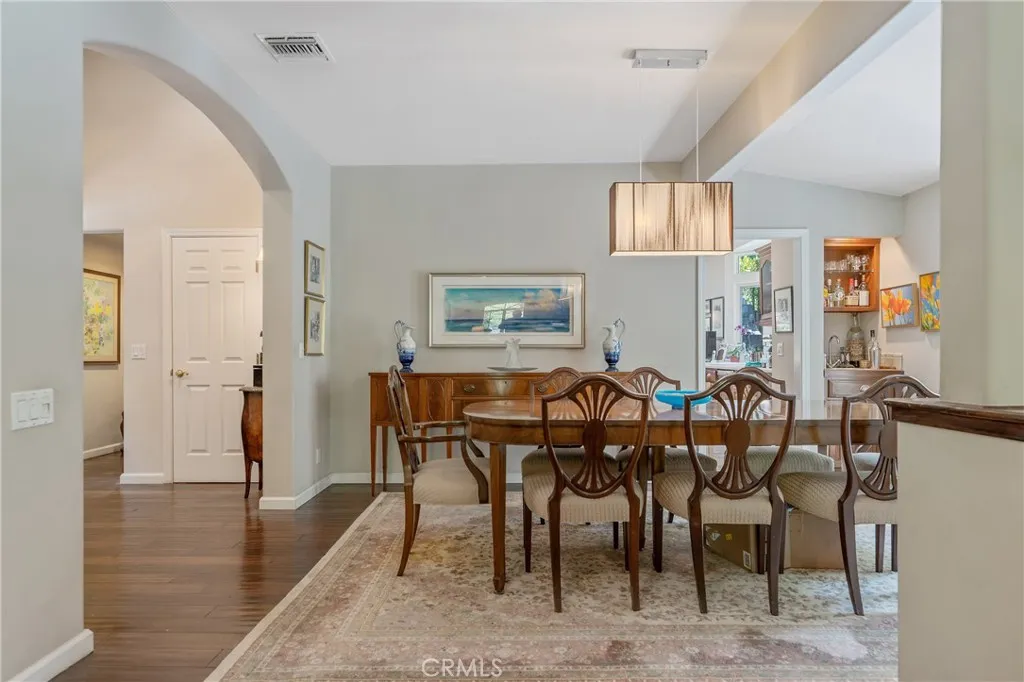 3818 Hayvenhurst Avenue, Encino, California 91436 home-pic-11