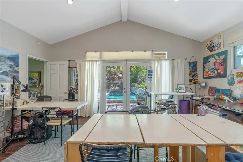 3818 Hayvenhurst Avenue, Encino, California 91436 home-pic-25