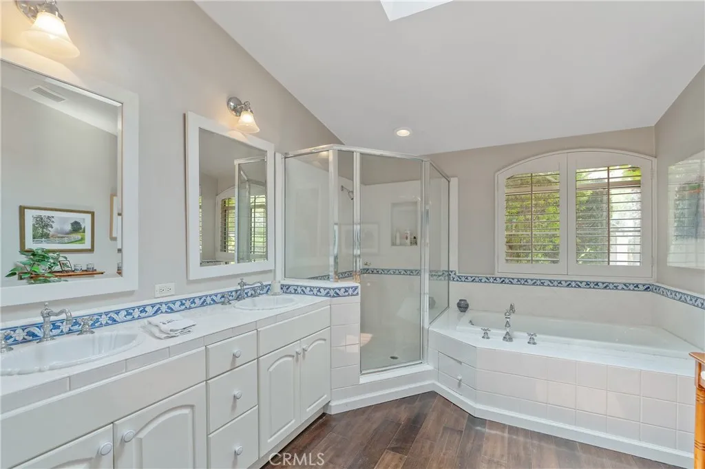 3818 Hayvenhurst Avenue, Encino, California 91436 home-pic-23