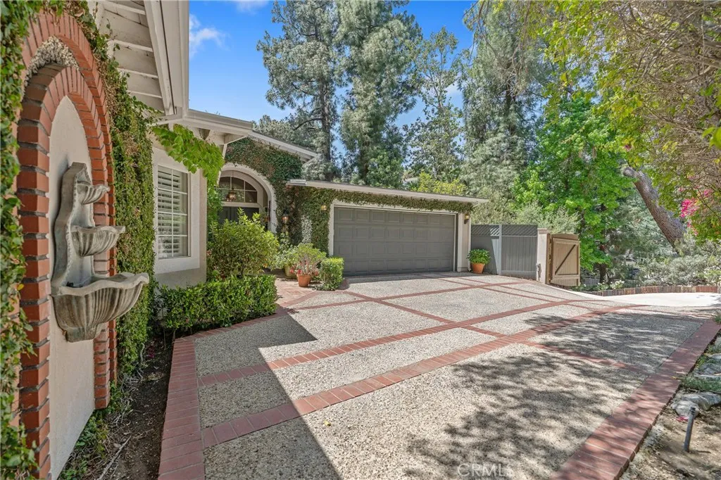 3818 Hayvenhurst Avenue, Encino, California 91436 home-pic-4