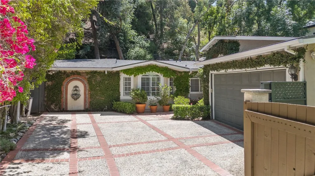 3818 Hayvenhurst Avenue, Encino, California 91436 home-pic-2