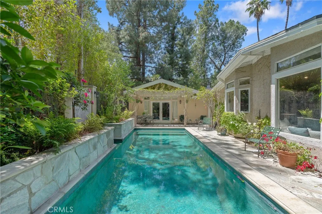 3818 Hayvenhurst Avenue, Encino, California 91436 home-pic-28