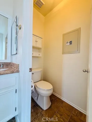 Primary bathroomhas private toilet area with wall safe