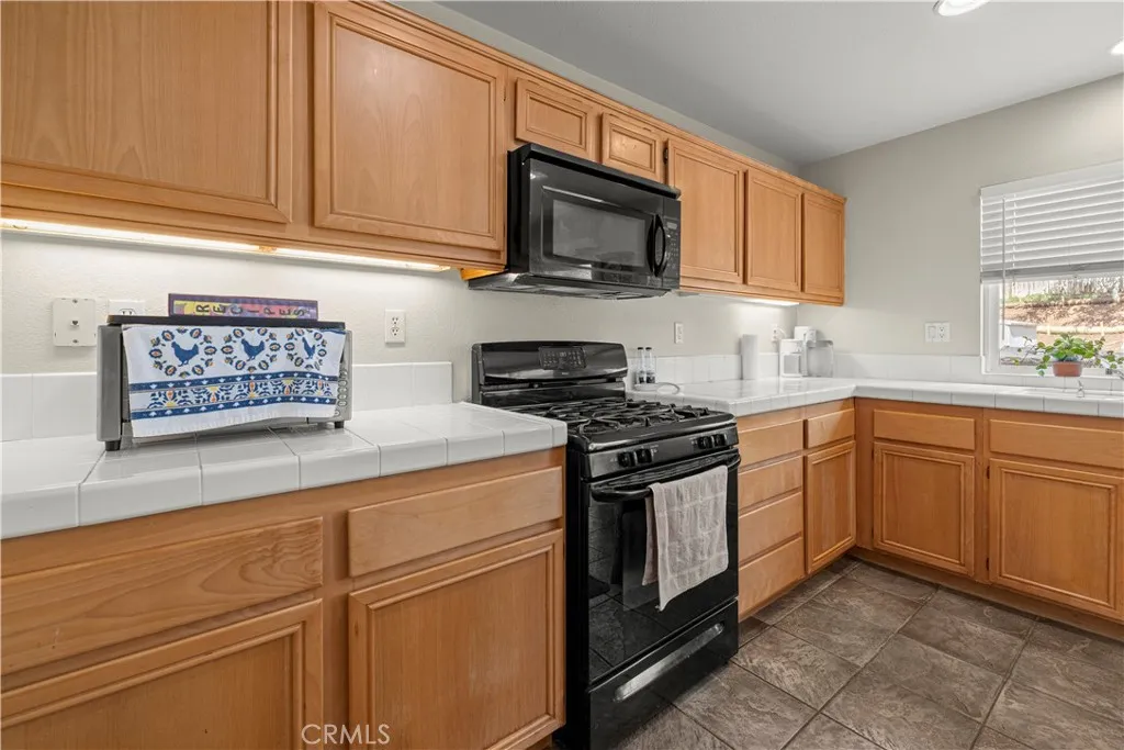 1218 N Larkspur Lane, Beaumont, California 92223 home-pic-8