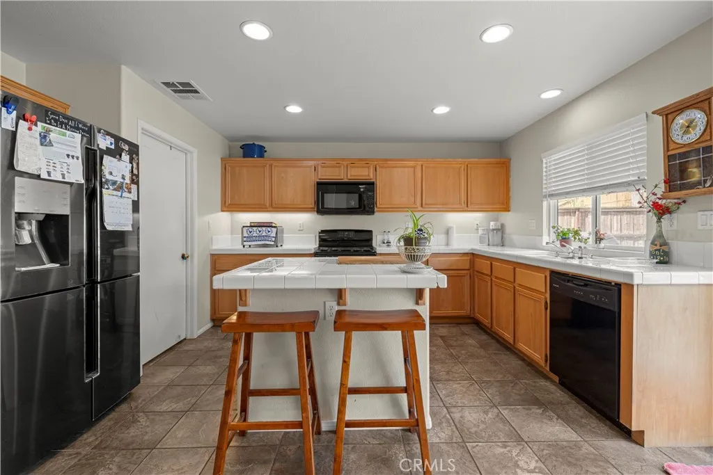 1218 N Larkspur Lane, Beaumont, California 92223 home-pic-2