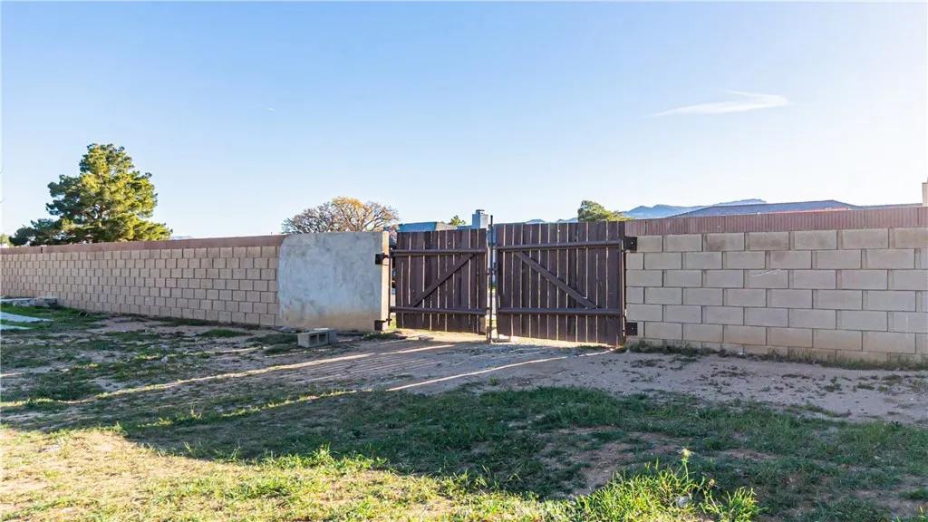 22993 Eyota, Apple Valley, California 92308 home-pic-32