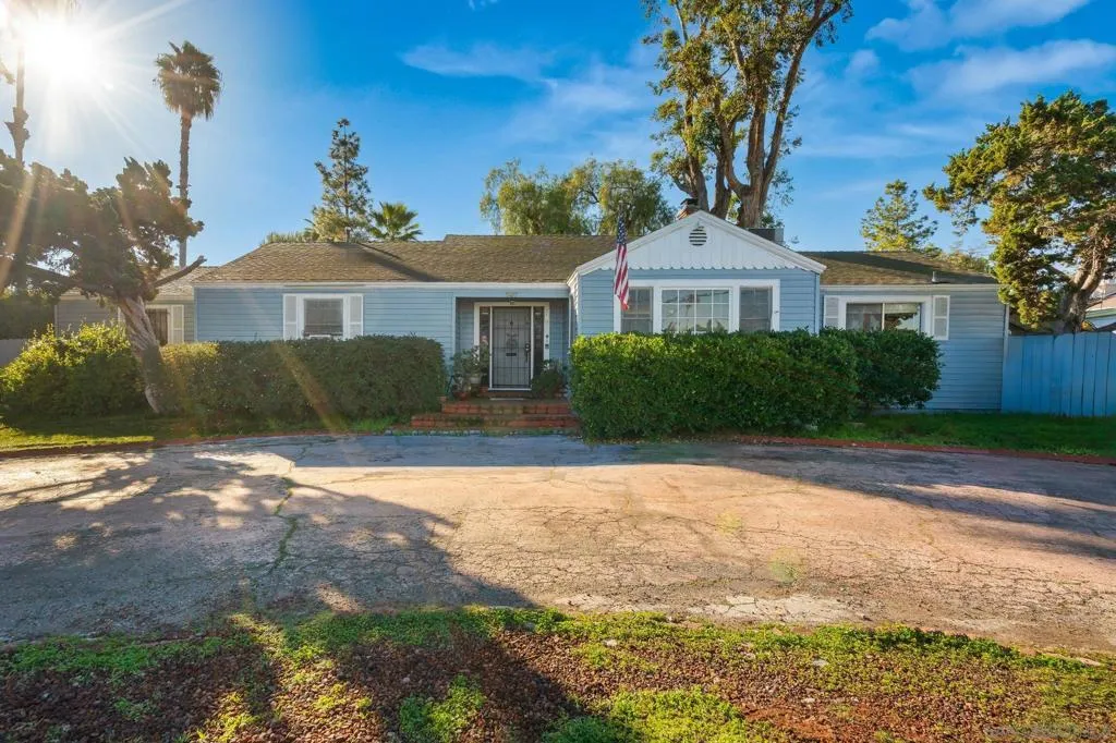 307 E Washington Ave, El Cajon, California 92020 home-pic-4