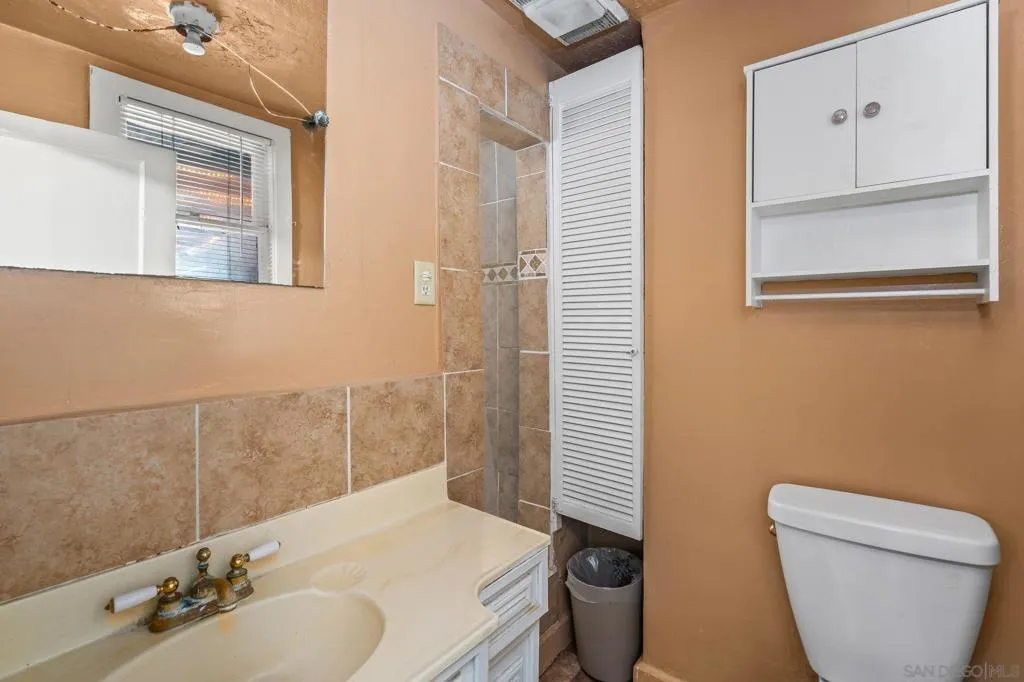 307 E Washington Ave, El Cajon, California 92020 home-pic-36