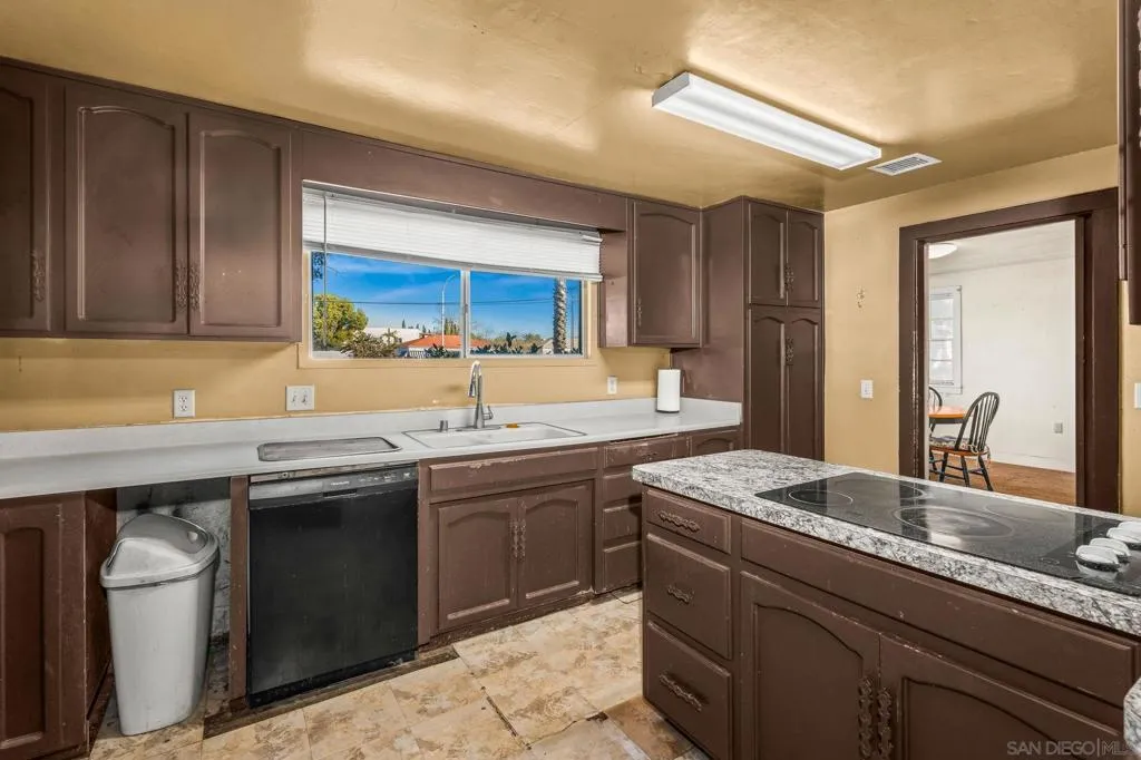 307 E Washington Ave, El Cajon, California 92020 home-pic-34