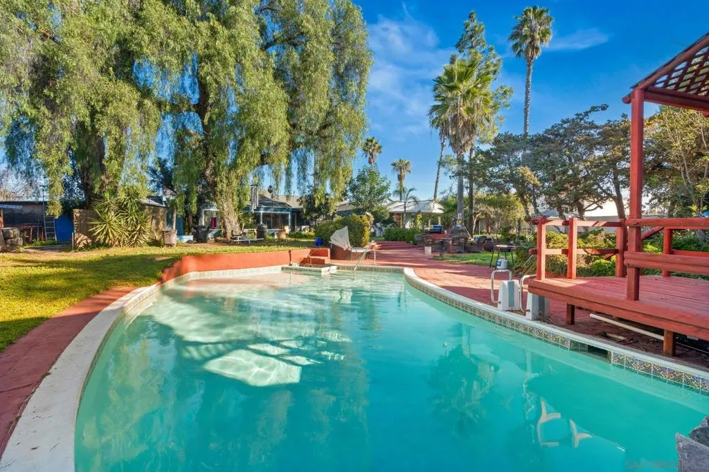 307 E Washington Ave, El Cajon, California 92020 home-pic-1