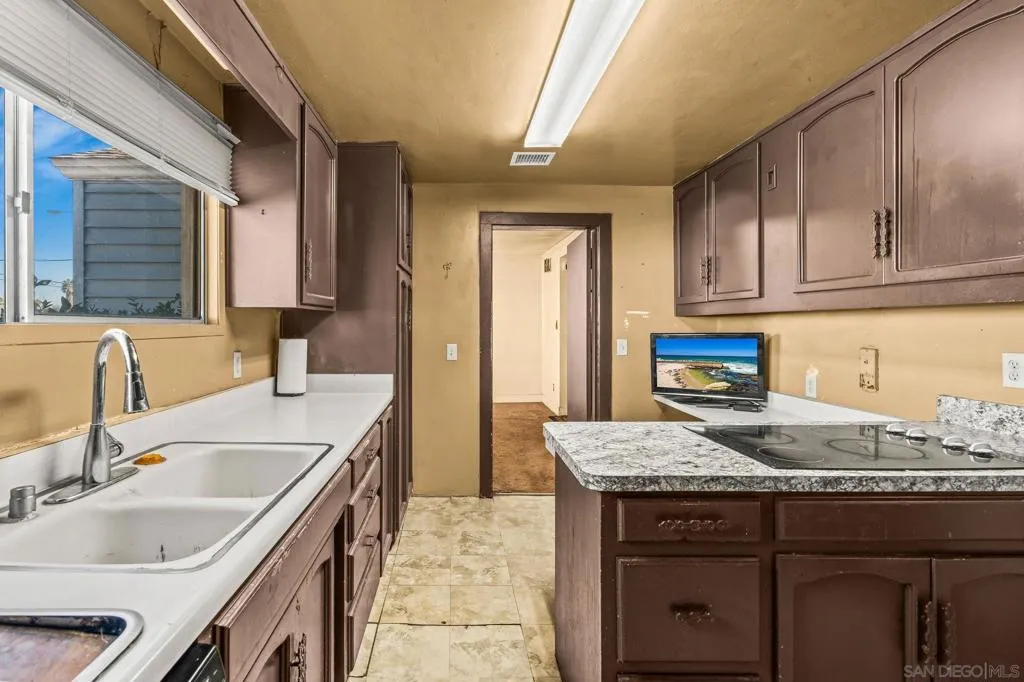 307 E Washington Ave, El Cajon, California 92020 home-pic-33