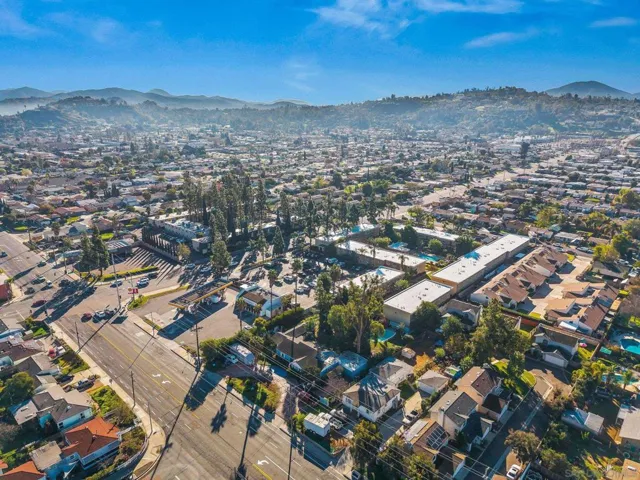 Located in the heart of El Cajon, walking distance to Chase Elementary.