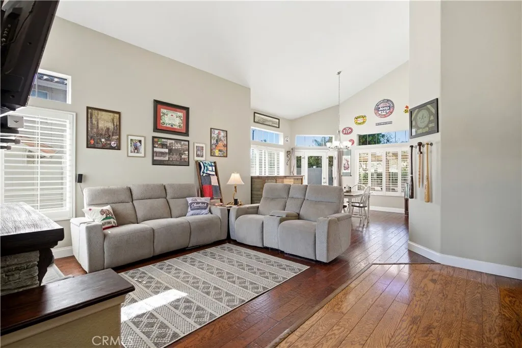 39147 Via Pamplona, Murrieta, California 92563 home-pic-4
