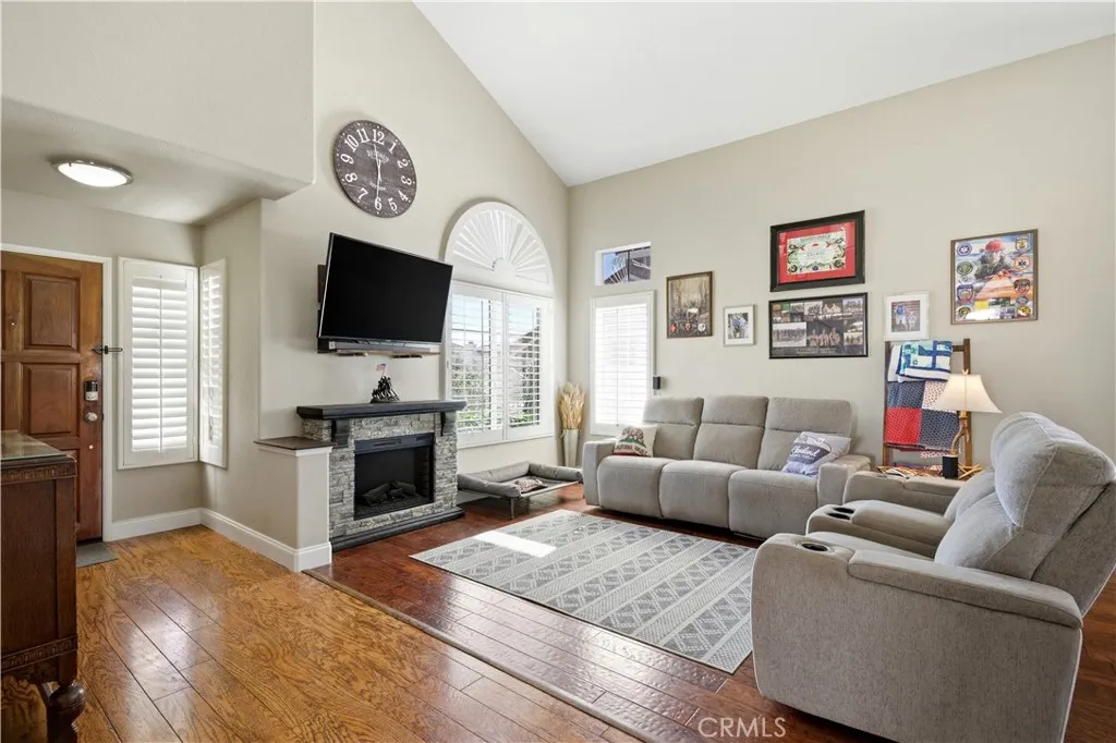 39147 Via Pamplona, Murrieta, California 92563 home-pic-5