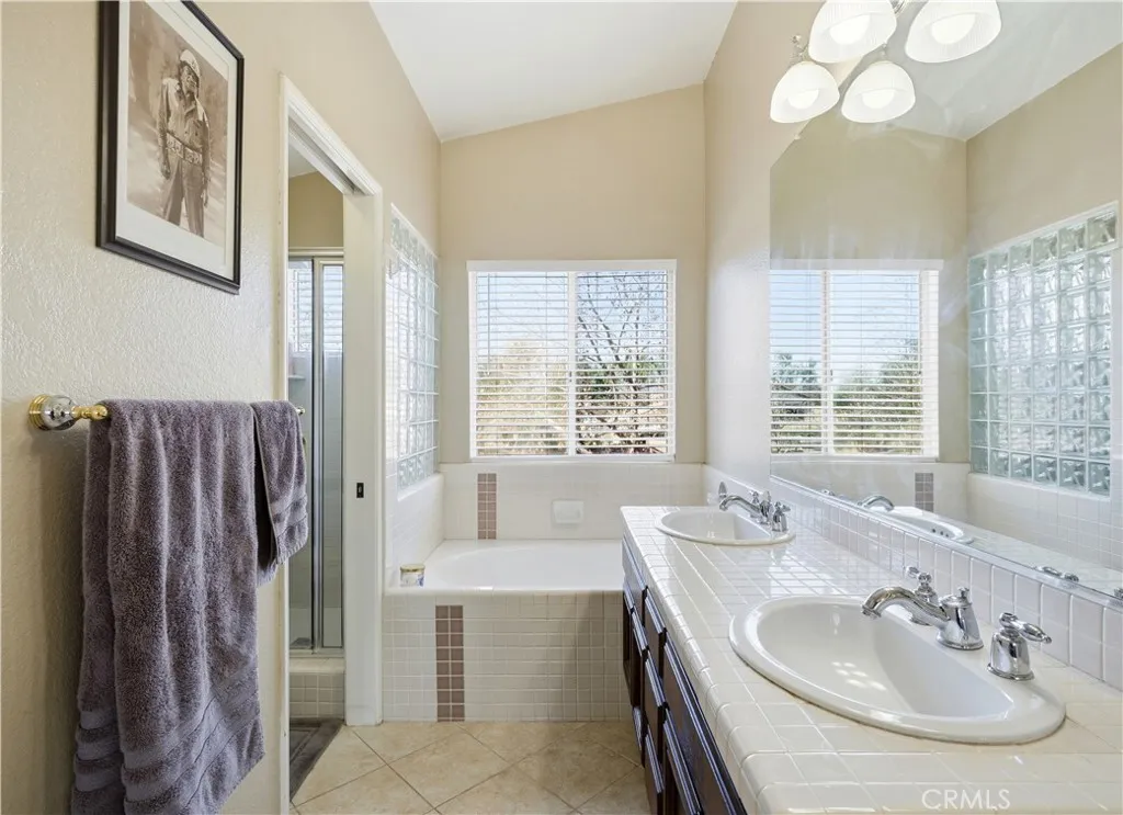 39147 Via Pamplona, Murrieta, California 92563 home-pic-23