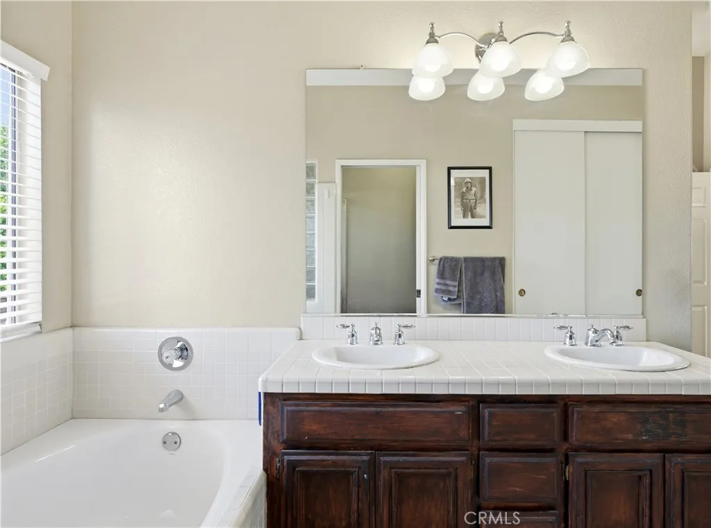 39147 Via Pamplona, Murrieta, California 92563 home-pic-22