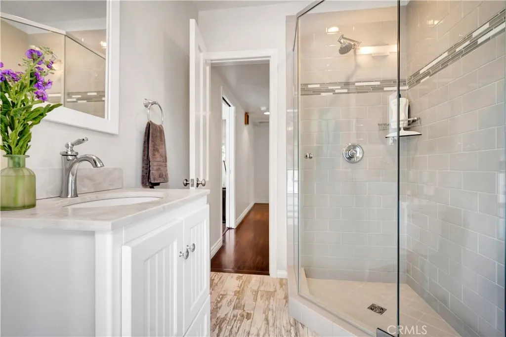 19631 Rosita Street, Tarzana, California 91356 home-pic-21