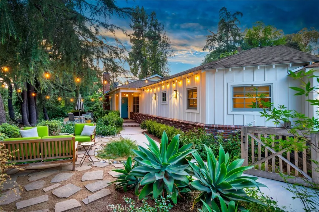 19631 Rosita Street, Tarzana, California 91356 home-pic-1
