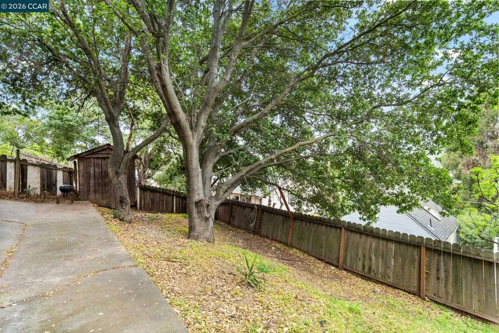 2220 2220 S Crest Ave, Martinez, California 94553 home-pic-19
