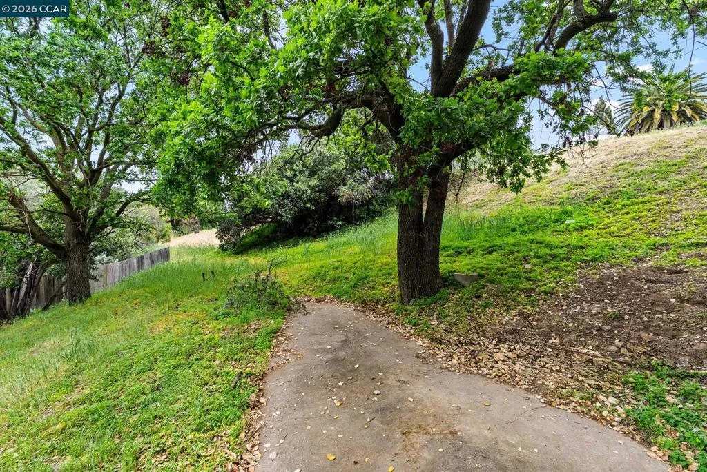 2220 2220 S Crest Ave, Martinez, California 94553 home-pic-17