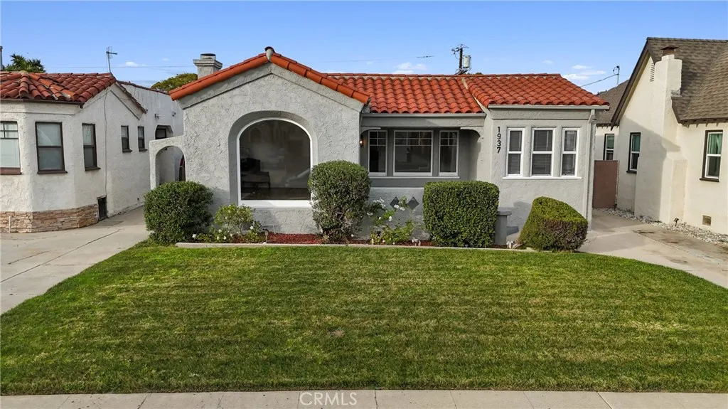 1937 W 80th Street, Los Angeles, California 90047 home-pic-1