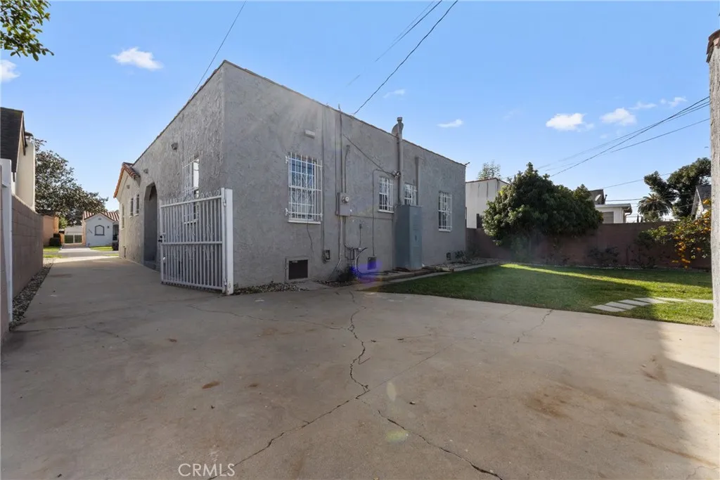 1937 W 80th Street, Los Angeles, California 90047 home-pic-26