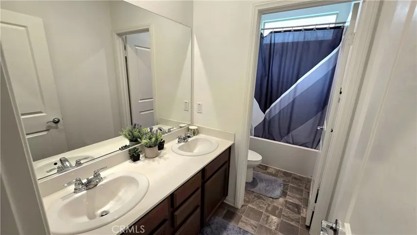 UPSTAIRS BATHROOM