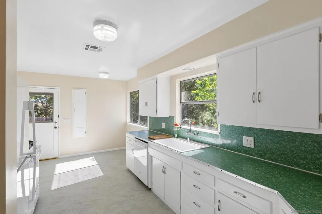 905 Loma Ct, El Cajon, California 92020 home-pic-13