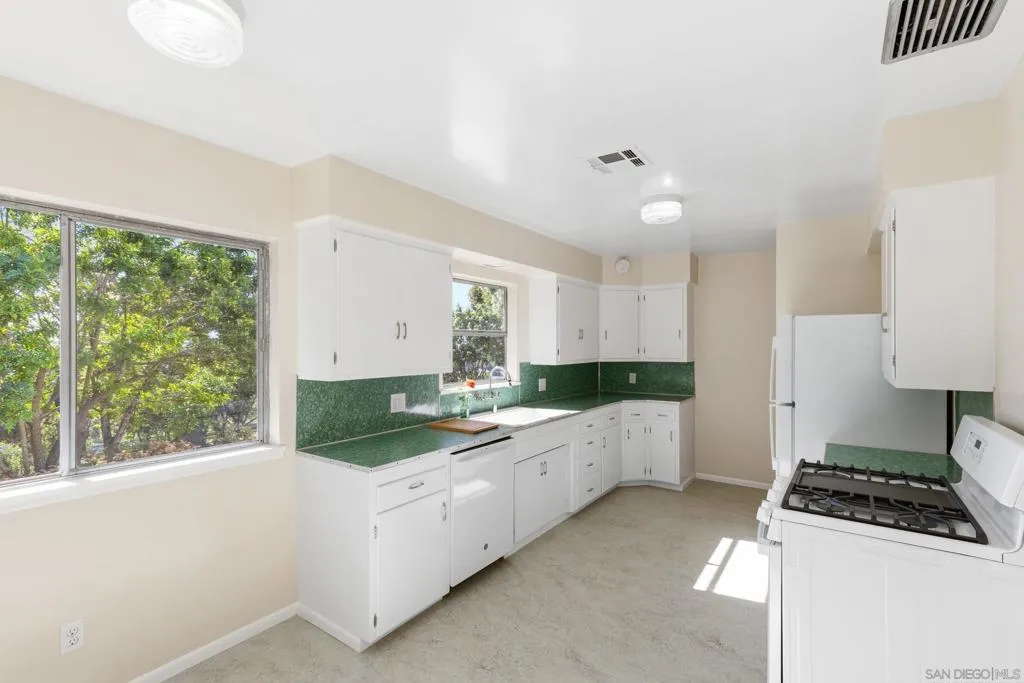 905 Loma Ct, El Cajon, California 92020 home-pic-15