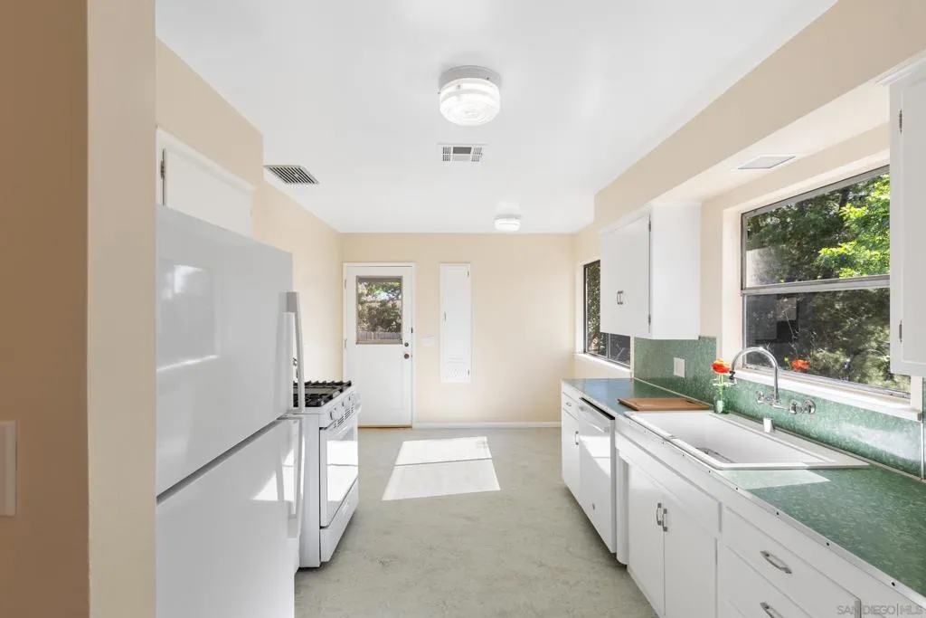 905 Loma Ct, El Cajon, California 92020 home-pic-12