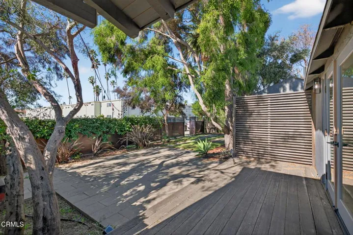 809 Deck Patio NW