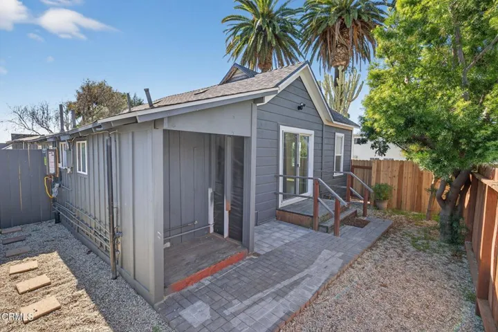 274 Backyard and Covered Laundry SW