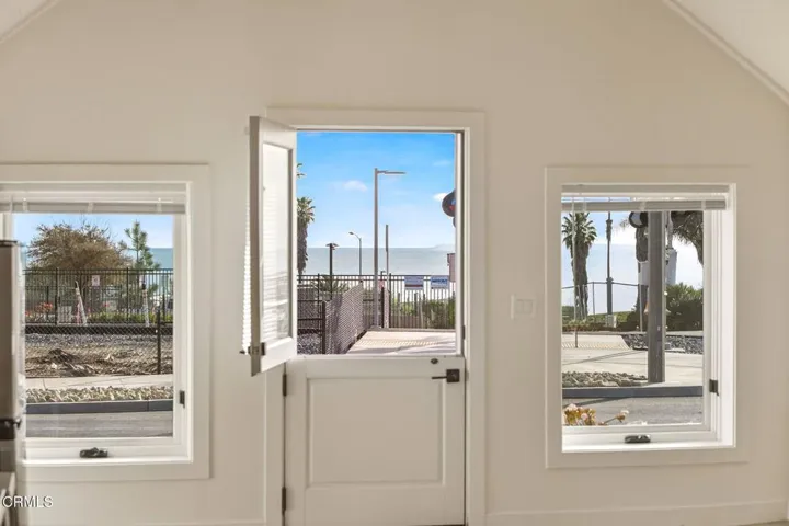 809 Front Door South