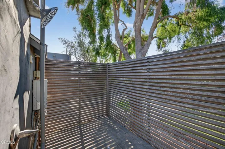 809 Outdoor Shower SW