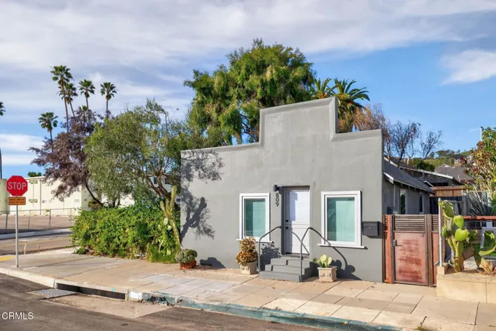 809 Front NW