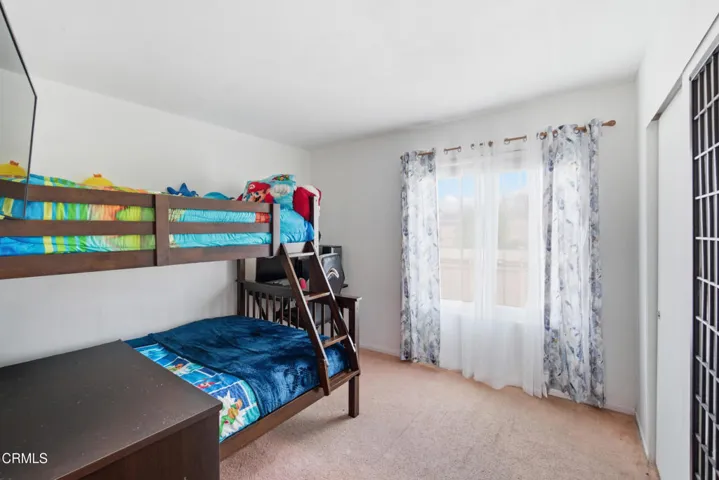 28_bedroom