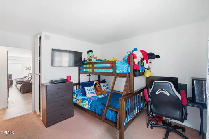 29_bedroom