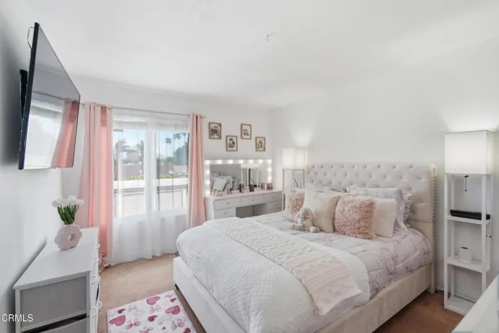 24_primary bedroom
