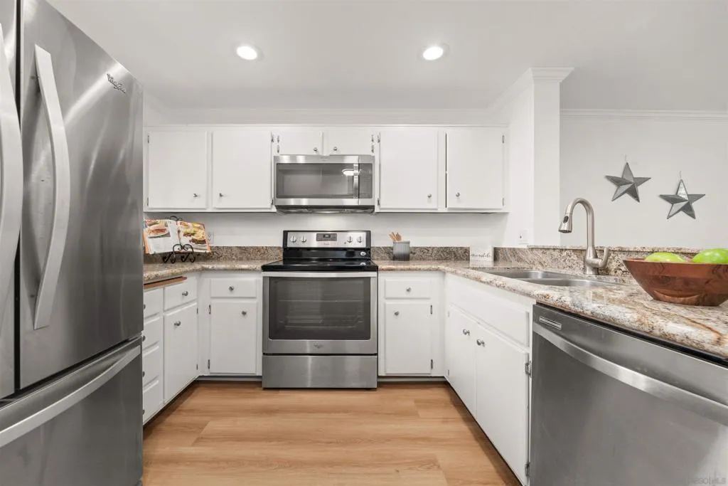 7405 Charmant Dr 2322, San Diego, California 92122 home-pic-6