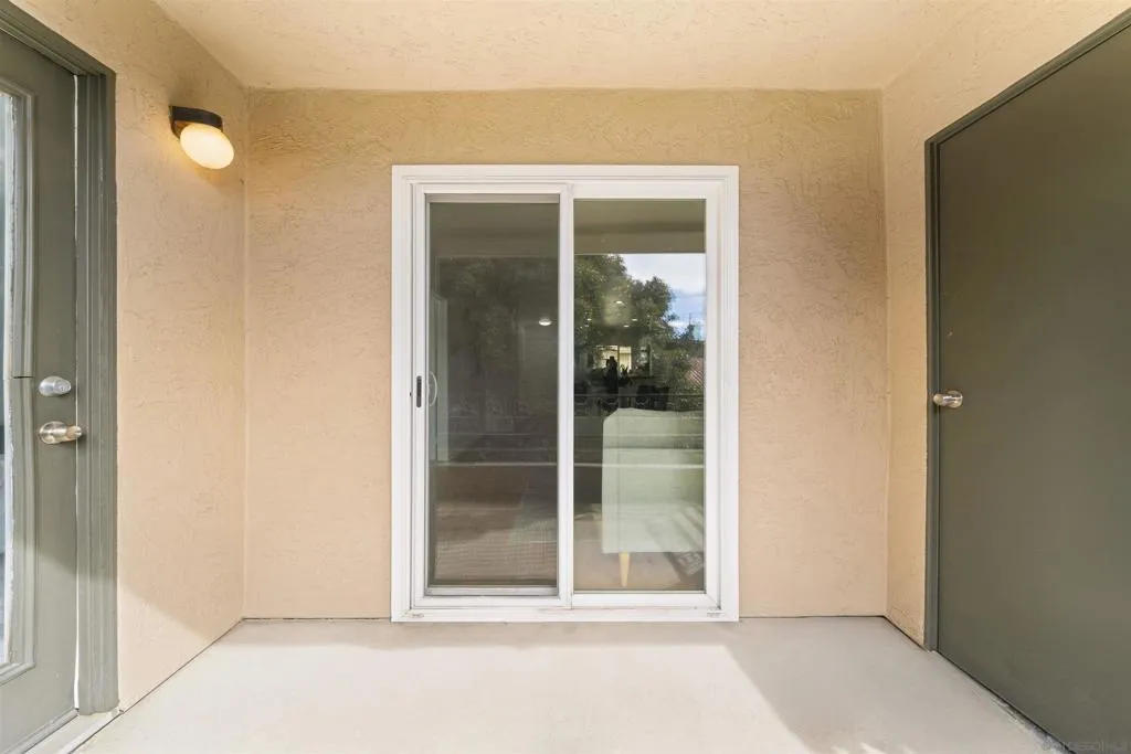 7405 Charmant Dr 2322, San Diego, California 92122 home-pic-27