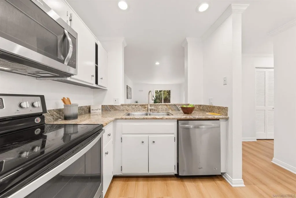 7405 Charmant Dr 2322, San Diego, California 92122 home-pic-7