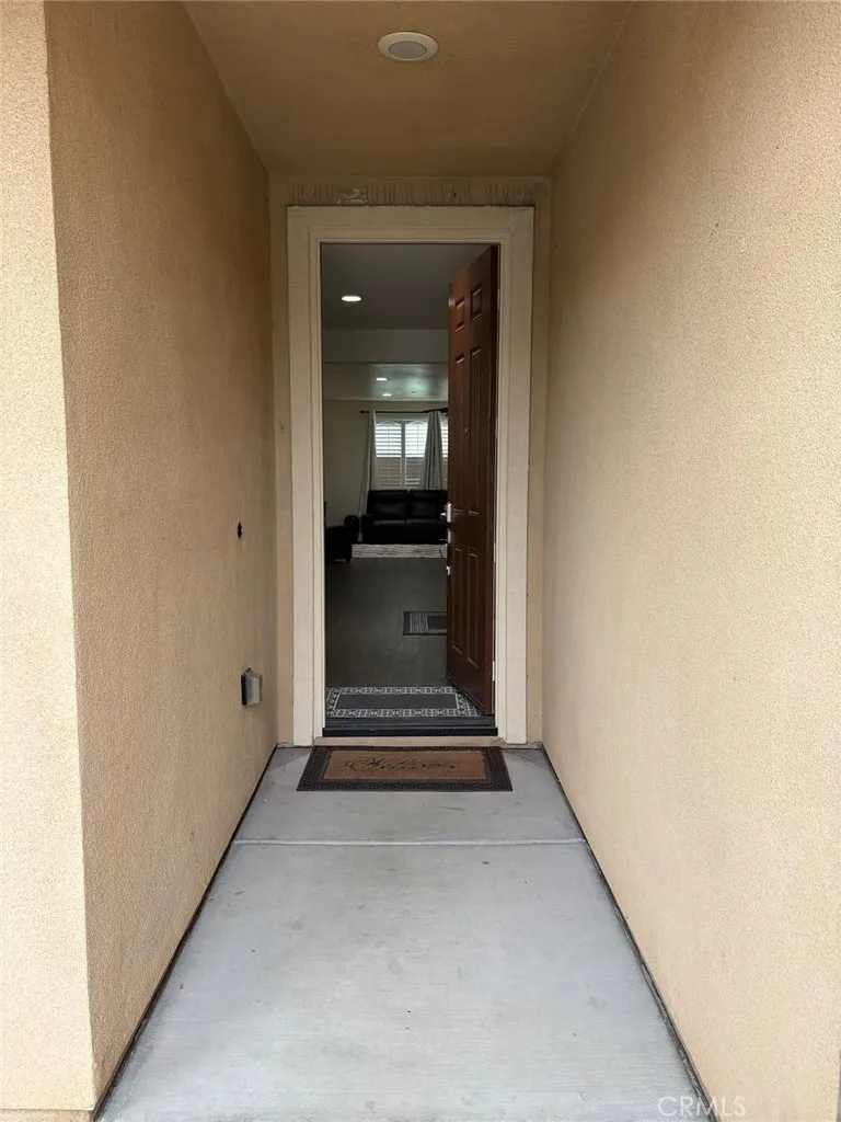 6111 Peregrine Drive, Jurupa Valley, California 91752 home-pic-6