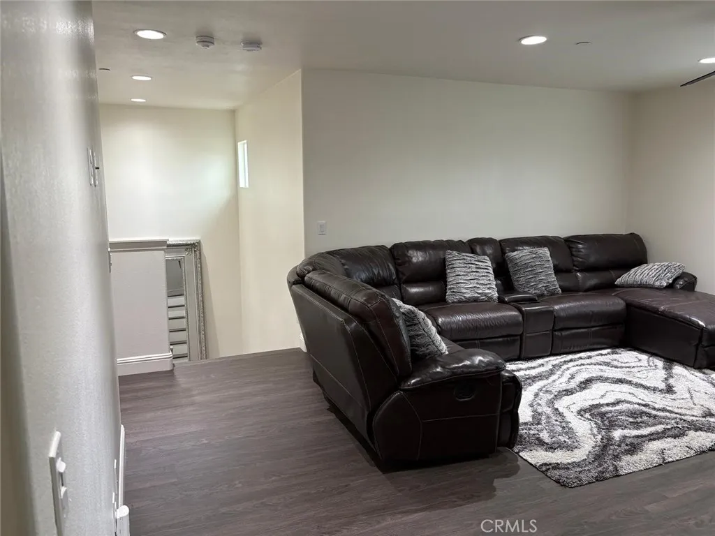 6111 Peregrine Drive, Jurupa Valley, California 91752 home-pic-35